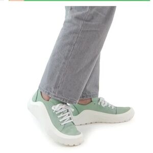 Bueno Rumour Platform Sneaker In Pale Green Leather Size 38